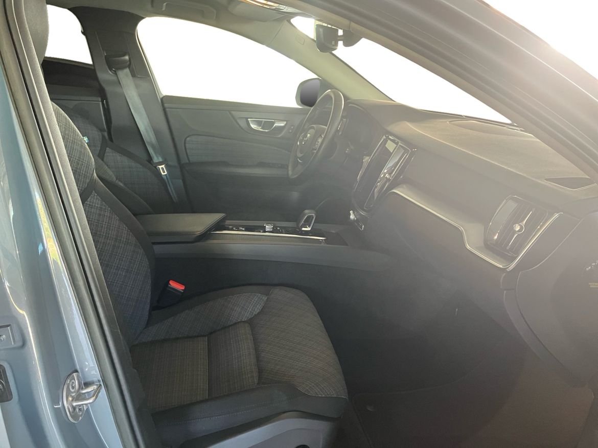 Volvo V60 B3 Bensin Core 2023, photo 4/10