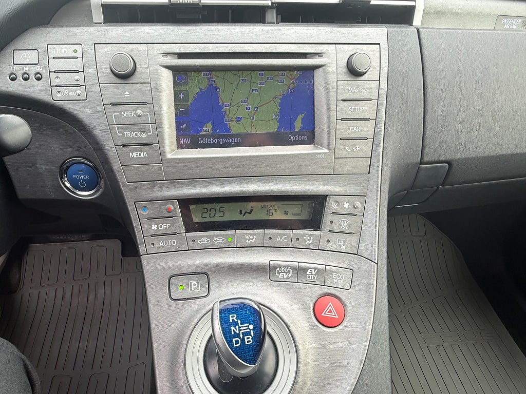 Toyota Prius Plug-in Hybrid 1.8 VVT-i + 3JM Plug-in CVT - miniatyr 16