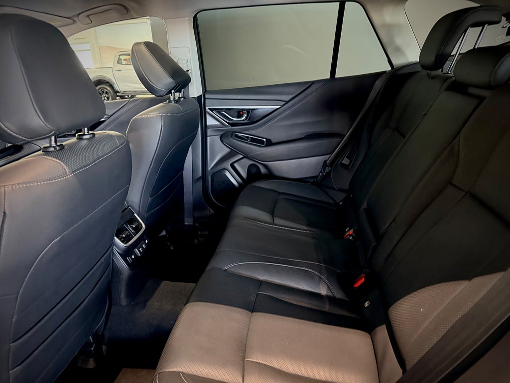 Subaru Outback 2.5 4WD XFuel Lineartronic Limited Läder Drag - bild 4