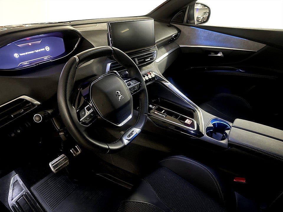 Bild på Peugeot 5008 GT 1.2 PT 130hk Aut 7-SITS B-KAMERA CARPLAY