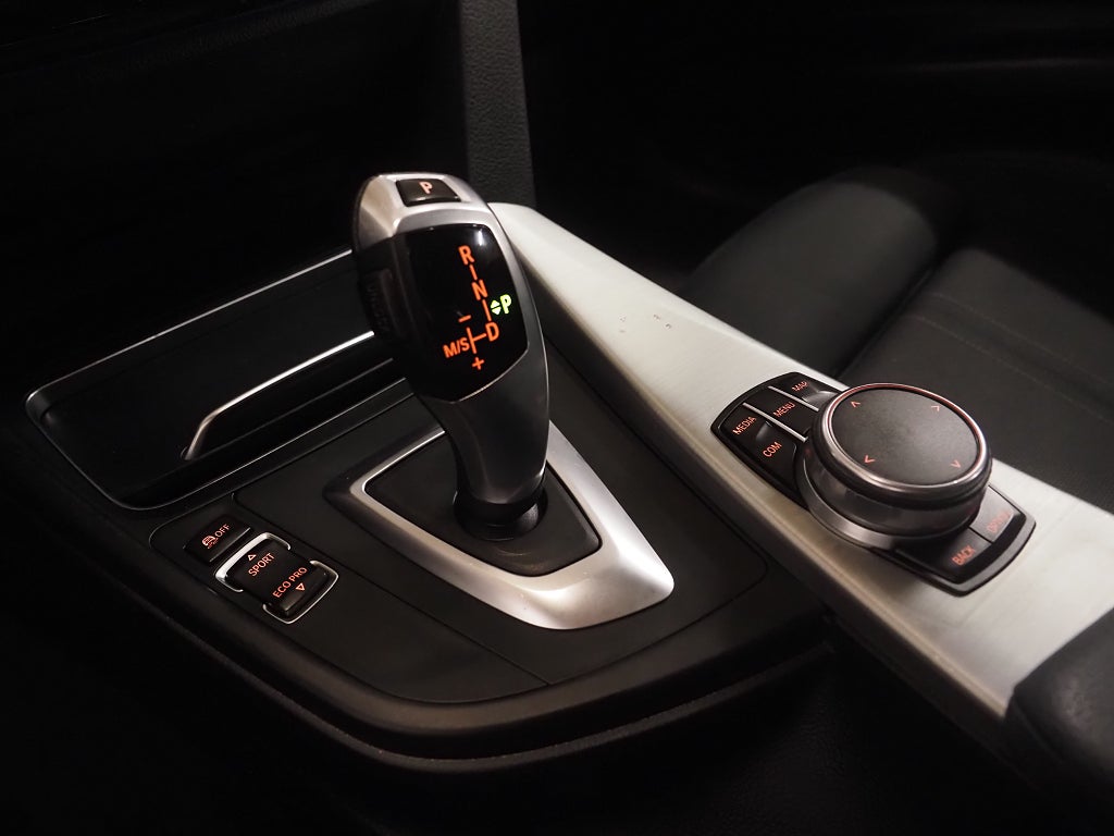 BMW 318 d 150hk Touring Steptronic Sport line  | Navi | Drag | 2017