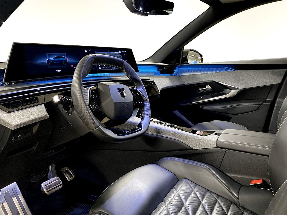 Bild på Peugeot E-3008  GT Ultimate Aut 360-KAMERA PANO DRAG 214hk