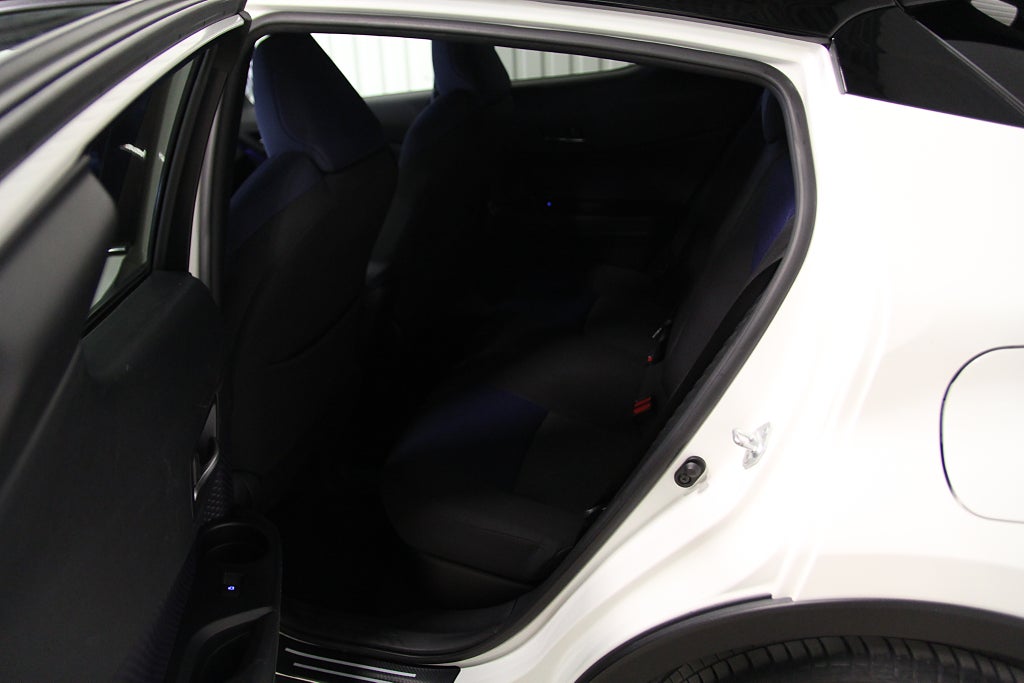 Toyota C-HR Hybrid CVT Nyservad hos Toyota