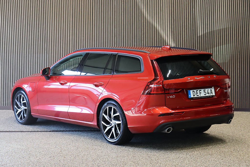 Volvo V60 Recharge T6 AWD Momentum Värmare Drag 340hk