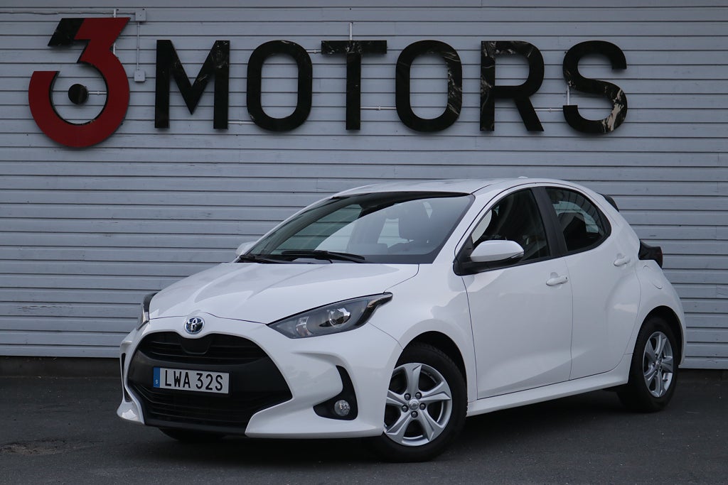 Toyota Yaris Hybrid CVT kamera Navi
