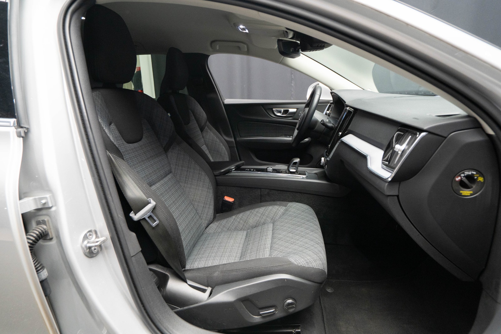 Volvo V60 B4 Advanced KAMERA D-VÄRMARE 1-ÄGARE ADAPTIV-FART MOMS 2022 - miniatyr 16