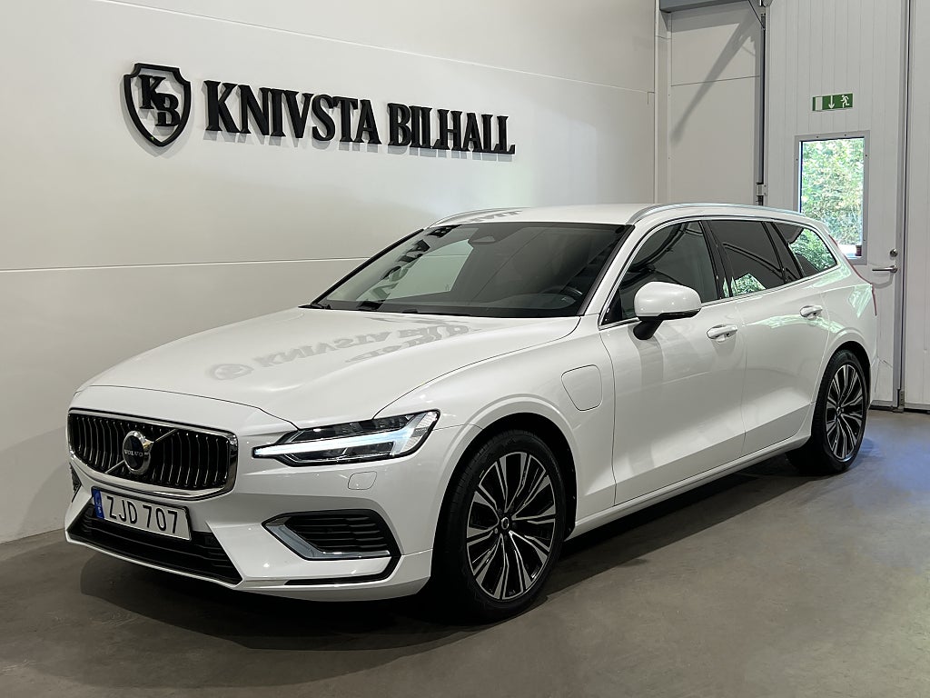 Volvo V60 Recharge T6 AWD Core Edition Moms BLIS Drag 350hk