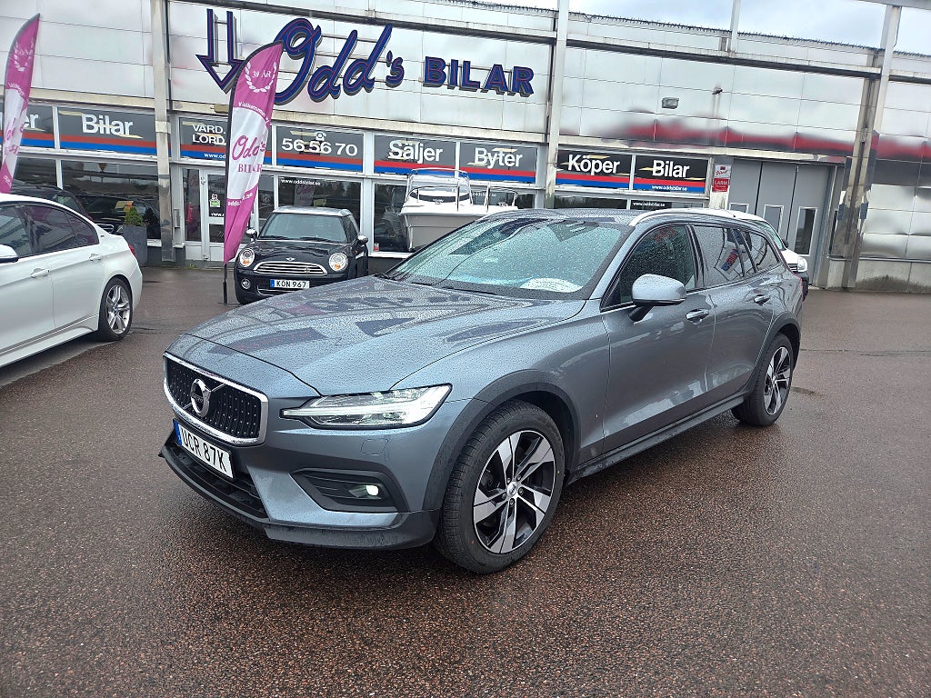 Volvo V60 Cross Country D4 AWD Momentum,2brukare, VOC, NAV, Drag, Backkamera
