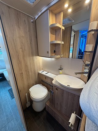 Husbil-halvintegrerad Eura Mobil Profila 720 EB 11 av 21