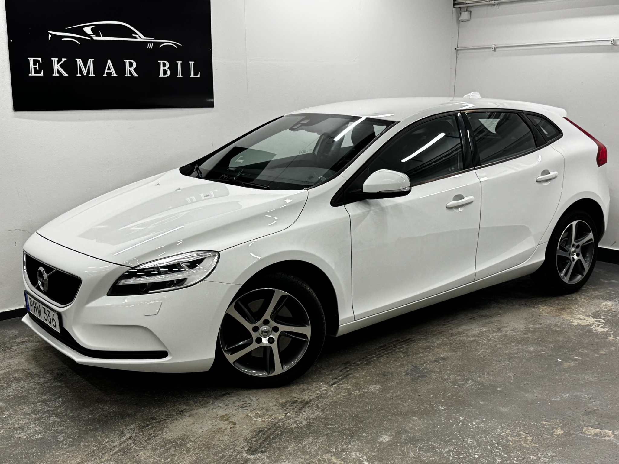 Volvo V40 D2 Geartronic Momentum 2017, bild 2/51