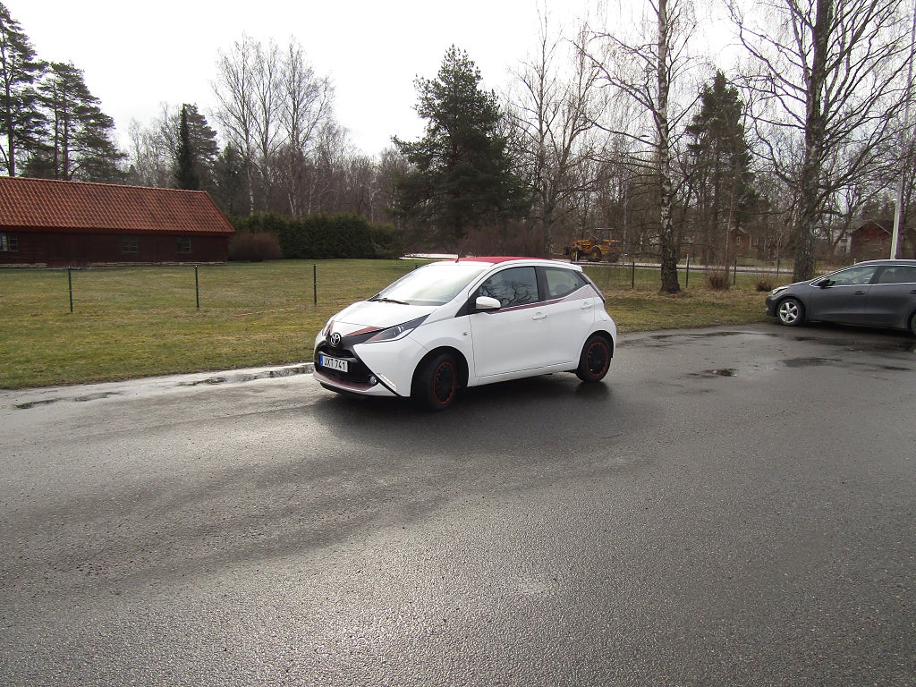 Toyota Aygo 5-dörrar 1.0 VVT-i X-POSE Cabrio