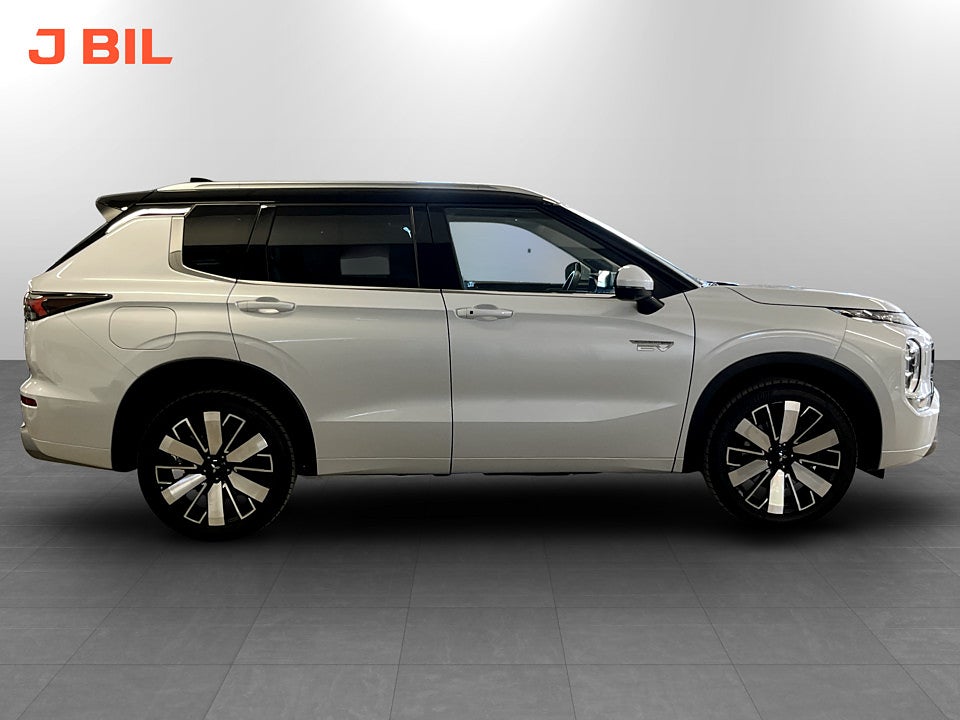 Bild på Mitsubishi Outlander Instyle PHEV 306k Aut 4WD PANO SKINNKLÄDSEL