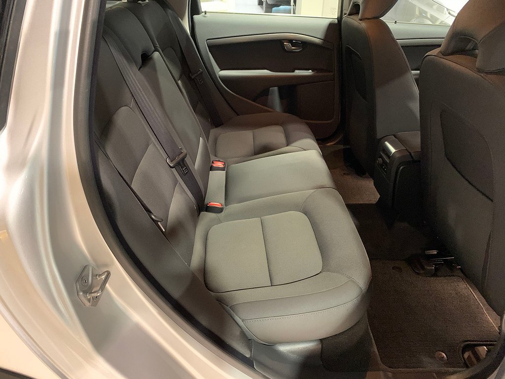 Volvo XC70 D4 AWD Momentum | 1 ÄGARE | LÅGA MIL | DRAG 2015