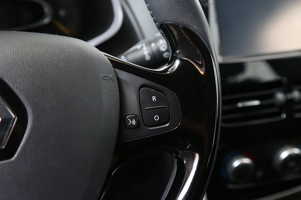 Renault Clio 1,2 75hk Expression 5D | P-Sen | Bluetooth | Nybesikt 2016