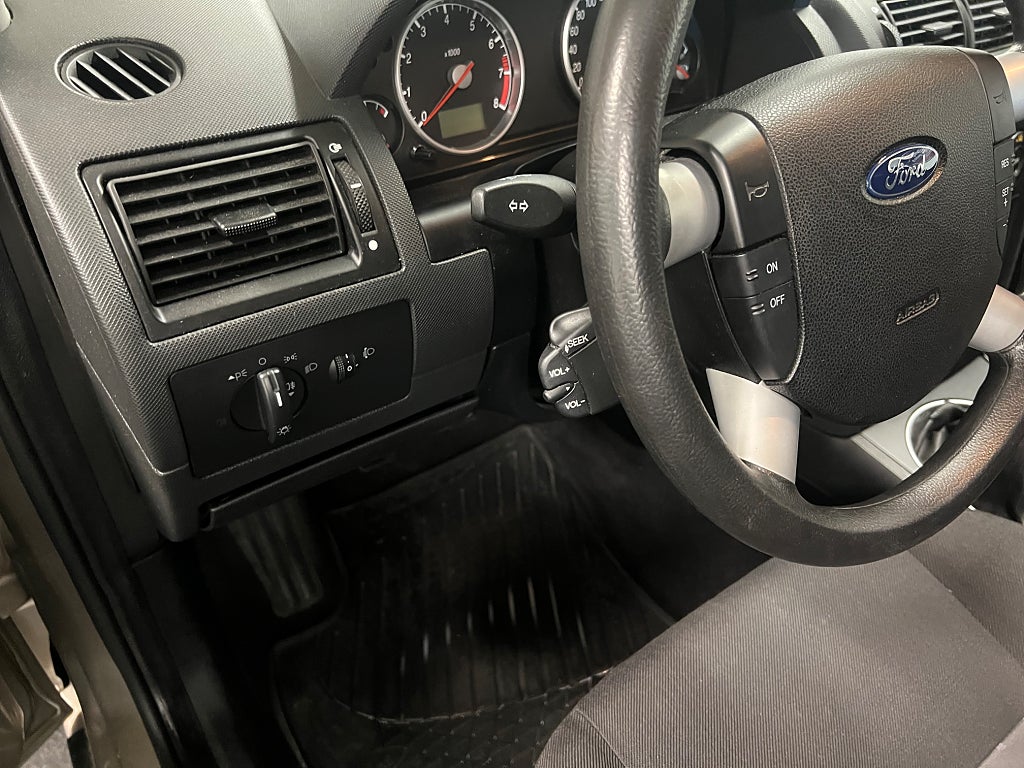 Ford Mondeo Hatchback 2.0 Manual, 145hp, 2003