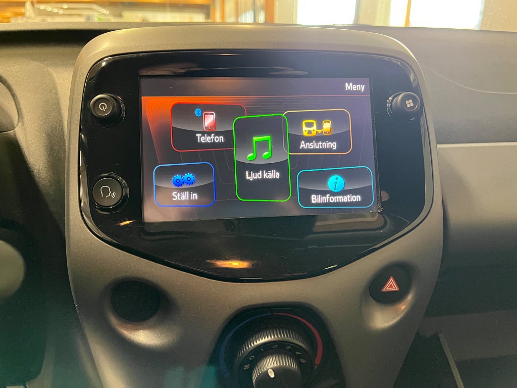Toyota Aygo 5-dörrar 1.0 VVT-i X-PLAY / Kamera/ CarPlay/ V-hjul thumbnail