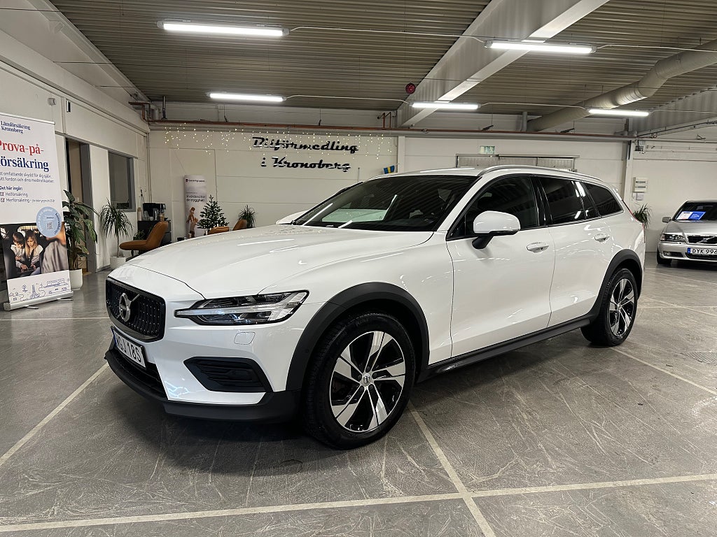 Volvo V60 Cross Country D4 AWD Momentum Värmare Drag Kamera