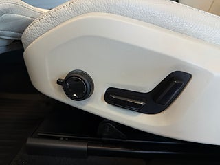 Volvo XC60 Recharge T6 AWD Plus Bright S&V-hjul/Drag/Skinn/Pano – bild 17