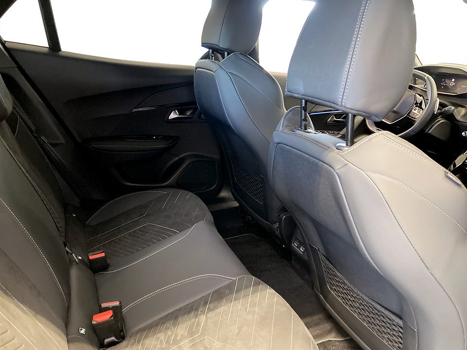 Bild på Peugeot 2008 GT 1.2 PT 130hk Aut B-KAMERA CARPLAY