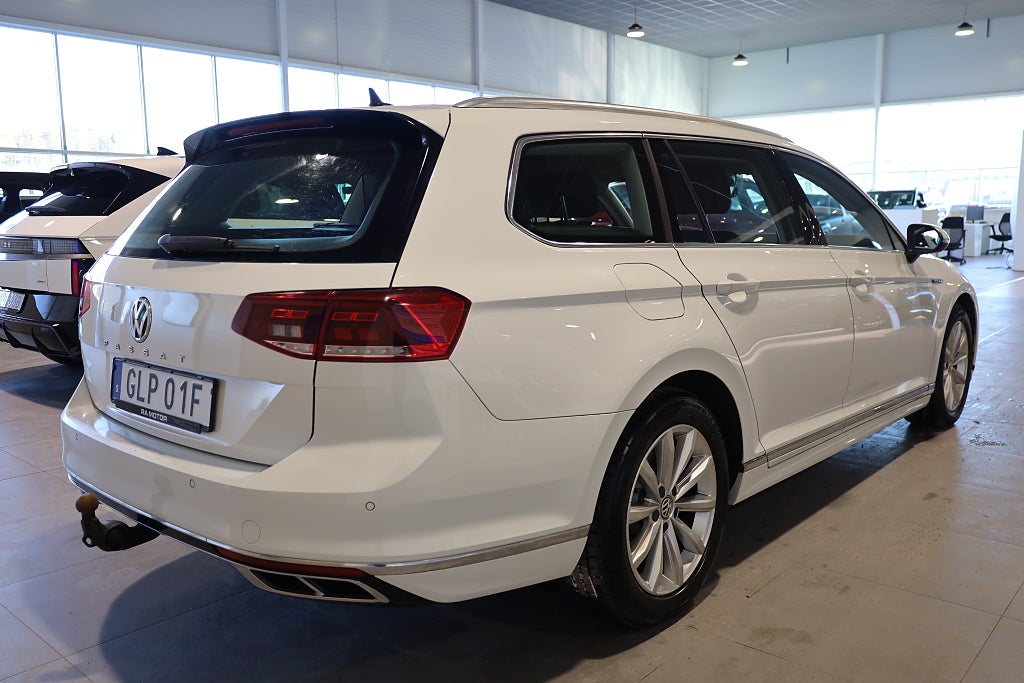 Volkswagen Passat 1,5 TSI R-Line Sportscombi Aut Drag Värmare Kamera