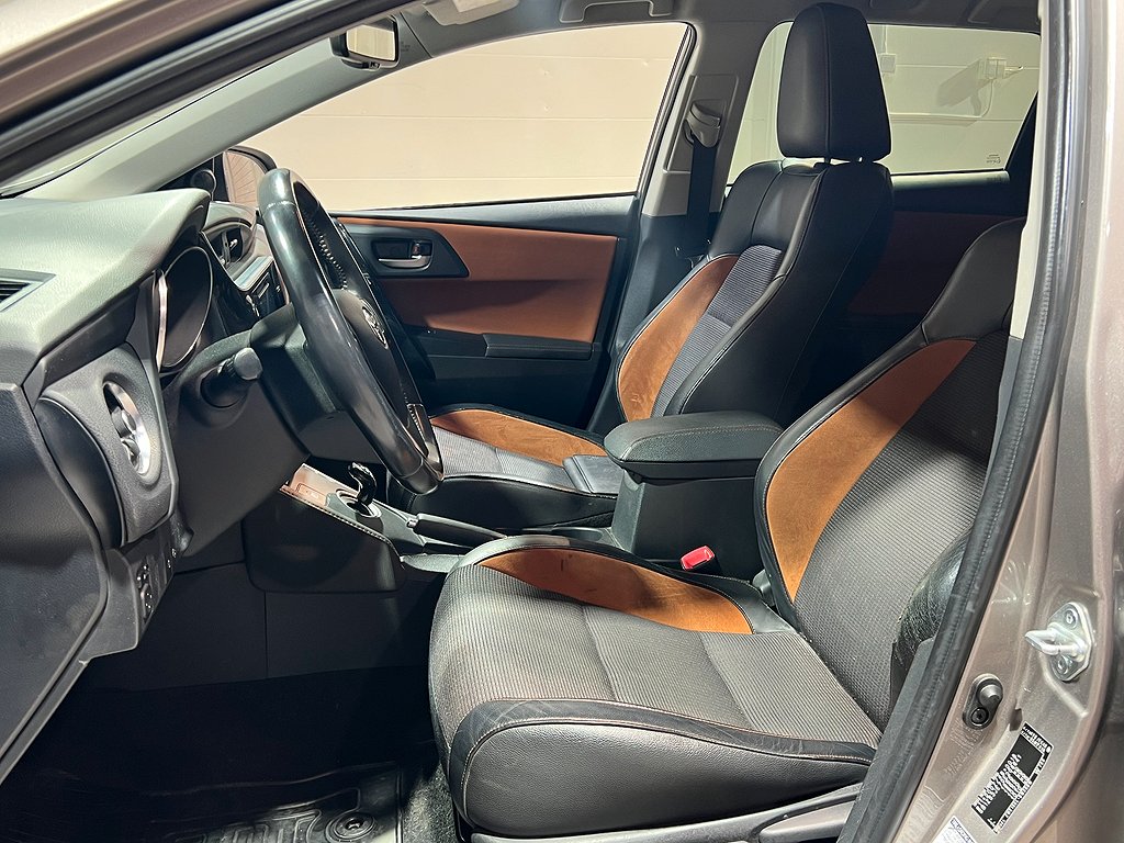 Toyota Auris Touring Sports Hybrid 1.8 Automat Executive 2015