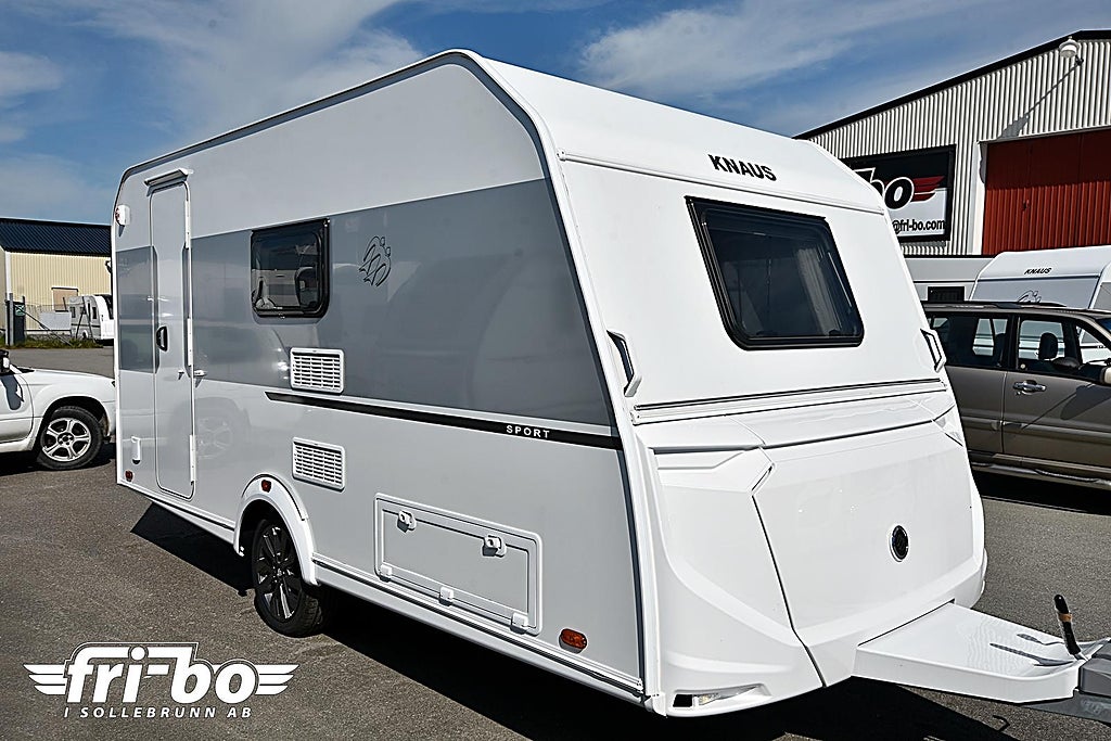 Knaus 420 QD Sport, Dubbelbädd