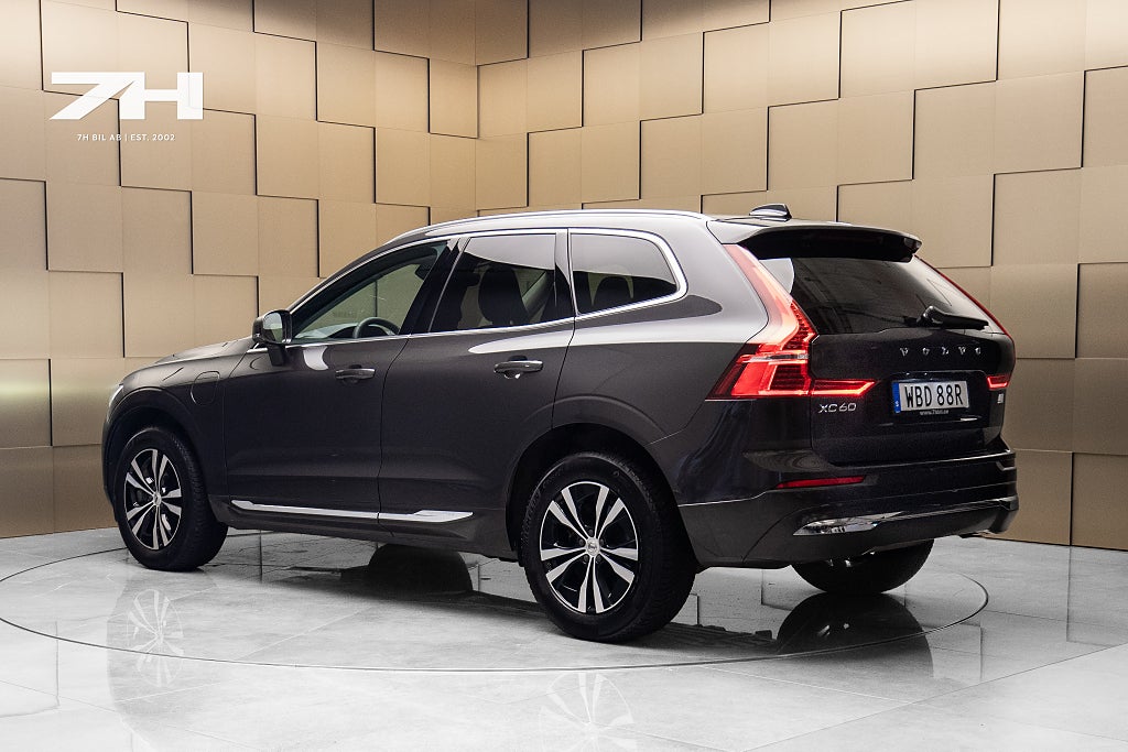 Volvo XC60 Recharge T6 AWD Core Pano Drag Pilot Assist Kamera
