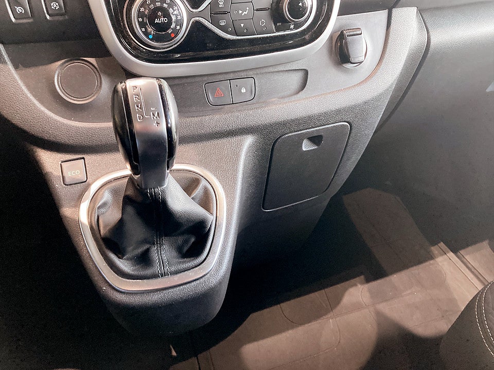 Bild på Renault trafic Crewcab 3.0t 2.0 dCi 170hk Aut 5-SITS B-KAMERA DRAG