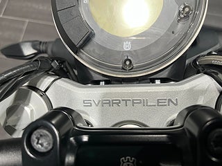 Husqvarna Svartpilen 401/Tankväska/Akrapovic/24mån Räntefritt