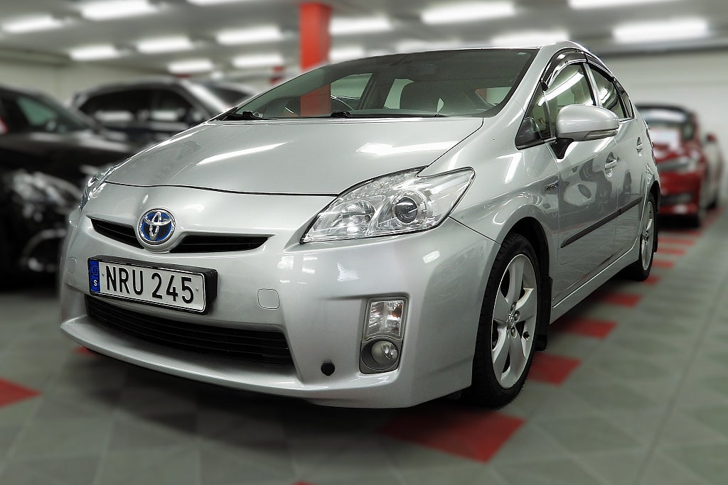Toyota Prius Hybrid CVT Backkamera Carplay NAV SoV Hjul 