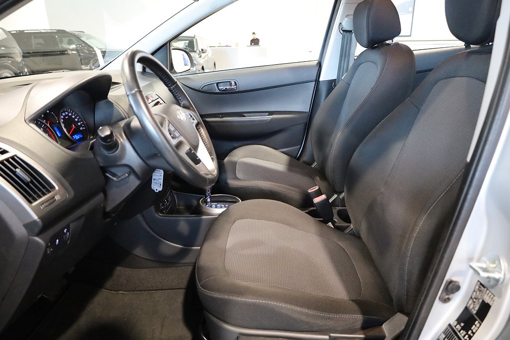 Hyundai i20 5-dörrar 1.4 Aut Premium PDC Blåtand 2014