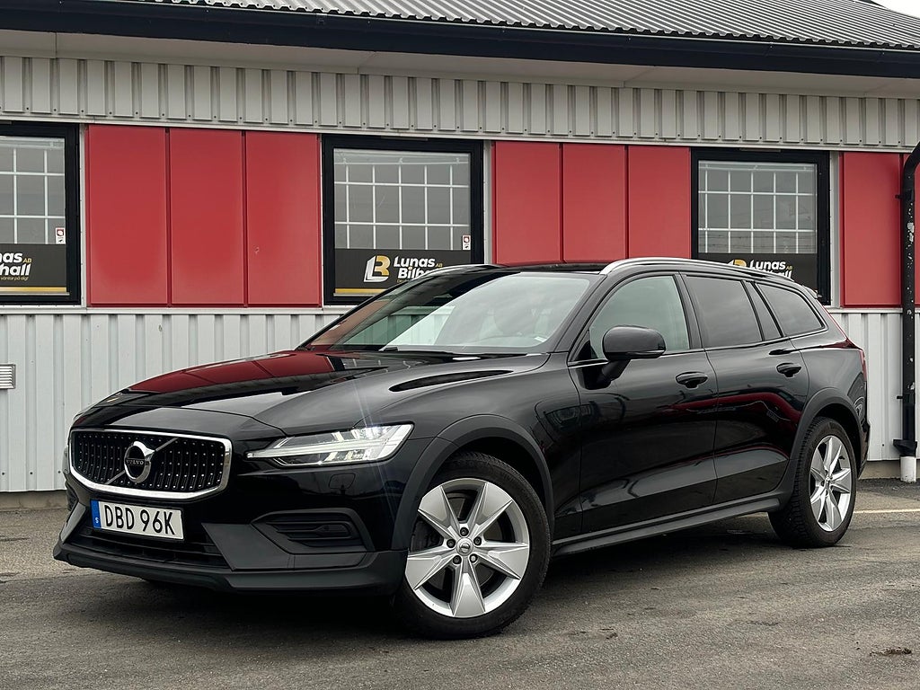 Volvo V60 Cross Country B4 AWD Geartronic Momentum Euro 6/Ny servad/2 Ägare