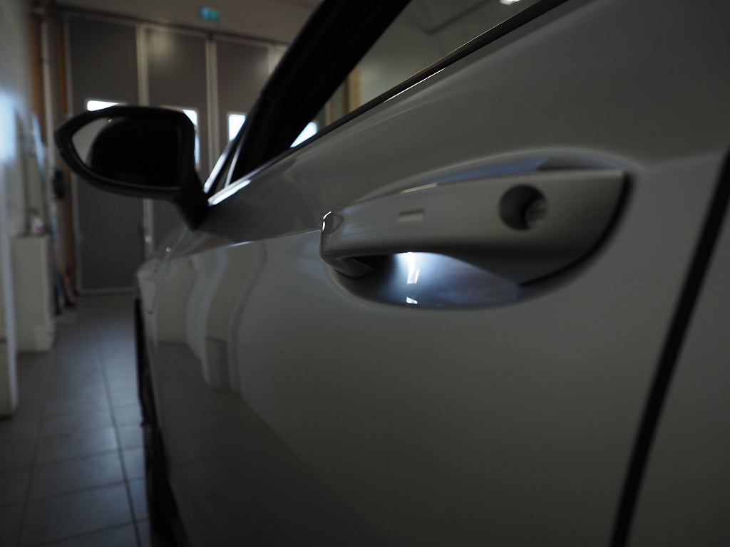 Volkswagen Golf GTE 1.4 TSI Plug-in 245hk Drag P-Värm Kamera Navi IQ 2023