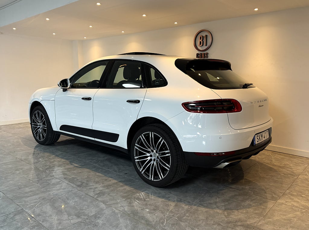 Porsche Macan PDK BASE 252HK PANO SKINN VÄRMARE FULLSERVAD 21" 1-ÄGAR