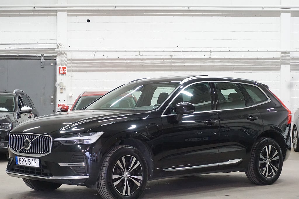 Volvo XC60 Recharge T6 AWD Momentum Core Drag Panorama