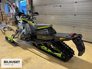 Polaris 9R INDY XCR 136 Storm Gray/Neon Kampanj -25 (YKC32R) - Bytbil.com