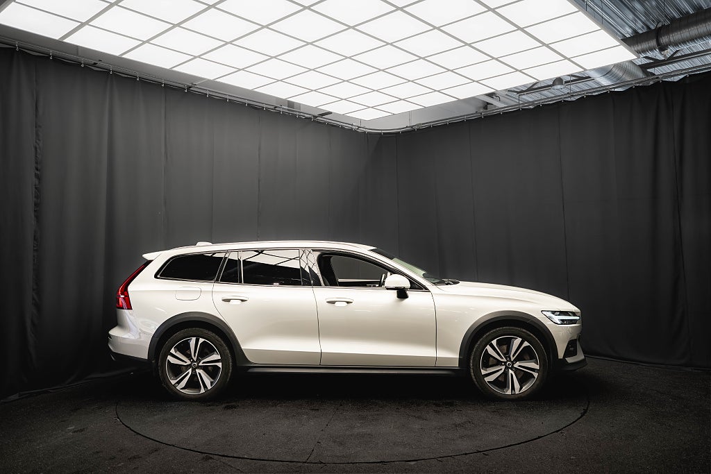 Volvo V60 Cross Country D4 AWD PRO LÄDER DRAG 360° HUD ELSTOL VÄLSERVA