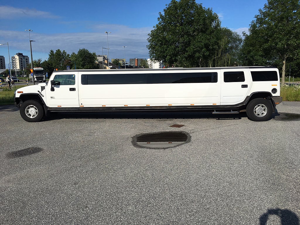 Hummer H2 Limo Megastretch Limousine (TNU802) - Bytbil.com