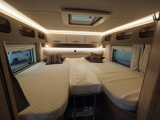 Husbil-halvintegrerad Weinsberg CaraCompact Suite 640 MEG  9 av 21