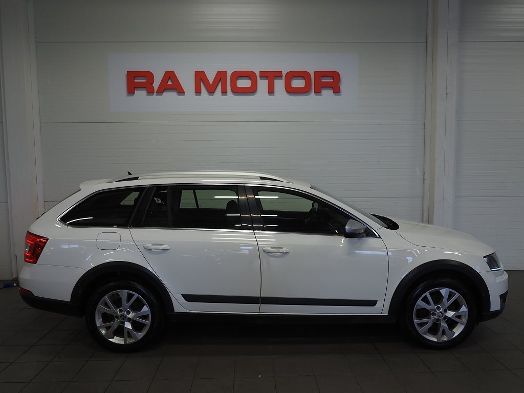 Skoda Octavia Scout 2.0 TDI 150hk 4x4 | Drag | D-värm | Navi | 2015