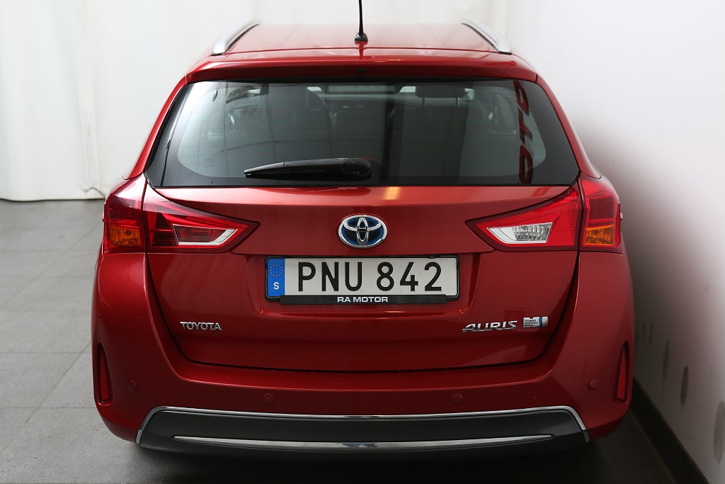 Toyota Auris Touring Sports Hybrid e-CVT Executive 2015