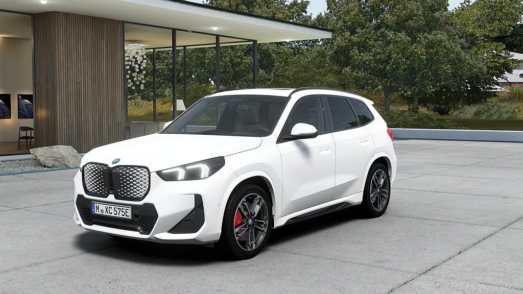 BMW iX1 xDrive30 M Sport Pro Supercharged Drag DA Pro H K HUD | Ränta
