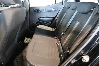 Halvkombi Hyundai i10 11 av 25