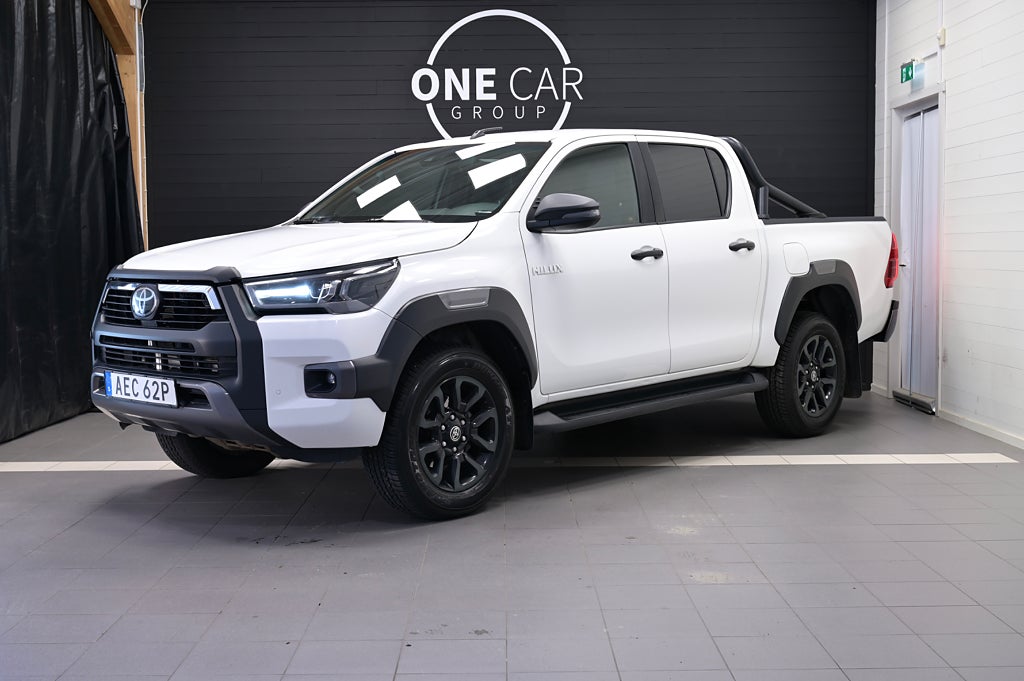 Toyota Hilux 2.8 4WD Invincible MOMS Värmare Diff JBL Kamera 204hk