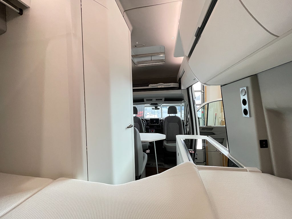 Volkswagen Grand California 600 / Under 6m / Taksäng / Automat / B-kort / E - Volkswagen