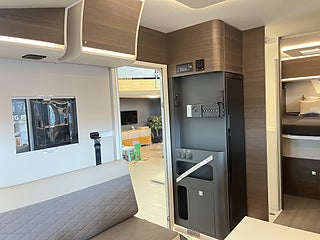 Husbil-integrerad Adria SONIC SUPREME 700 DC 14 av 26