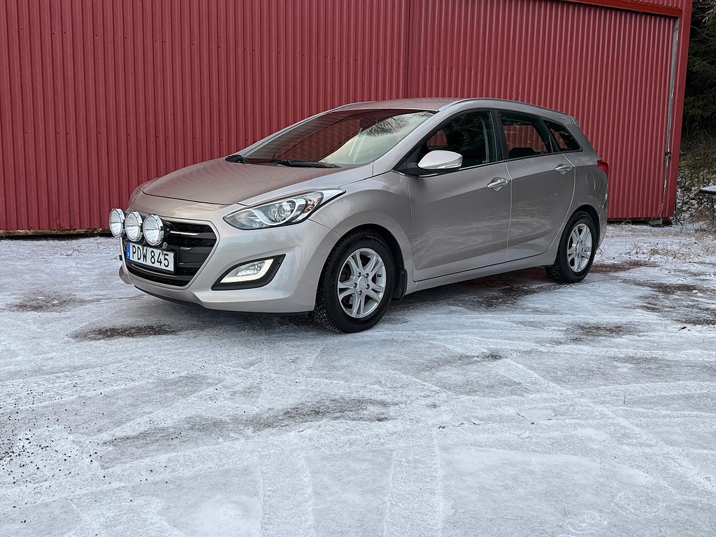 Hyundai i30 Kombi 1.6 CRDi Comfort Eco M-Värm V-Hjul X-Ljus