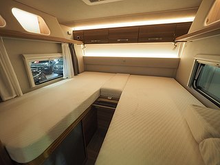 Husbil-halvintegrerad Weinsberg Carasuite 700 ME | 26 av 31