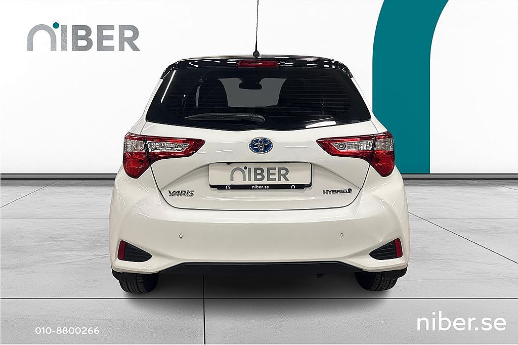 Toyota Yaris Hybrid, 1 brukare, FR 2,95%, P-sensorer fr & bak, tonade rutor