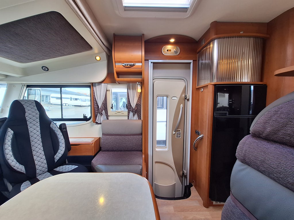 Rapido I 990 DF Queenbädd, Solcell